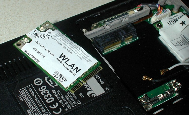  Úgy néz ki, mint egy Mini PCIe nyílás egy laptopban