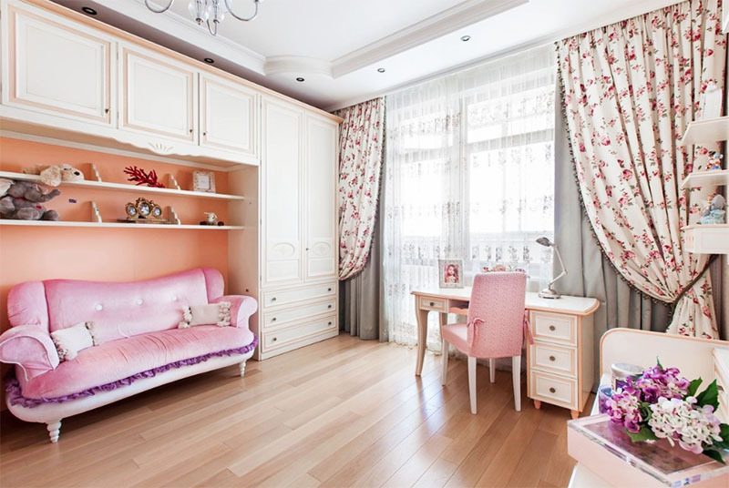 Lena diseñó su primera casa en sus tonos rosados ​​favoritos