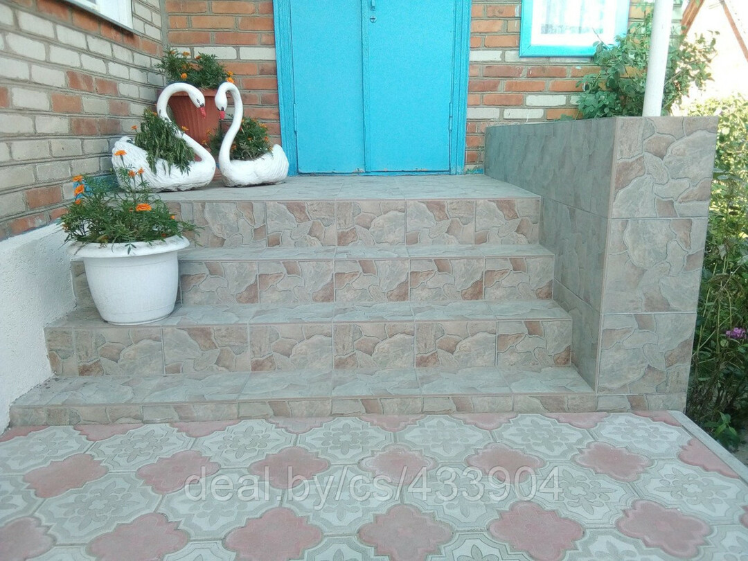Foto di finitura di un portico in cemento in una casa privata