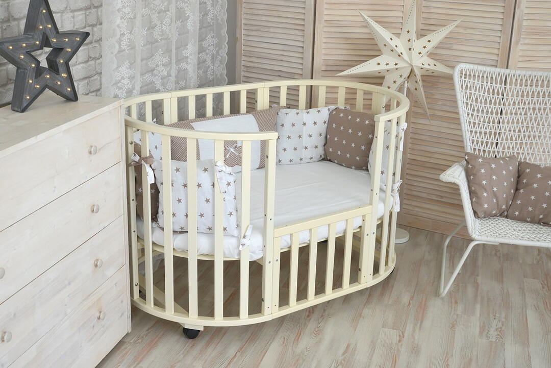 Ovalni krevetić za malo dijete