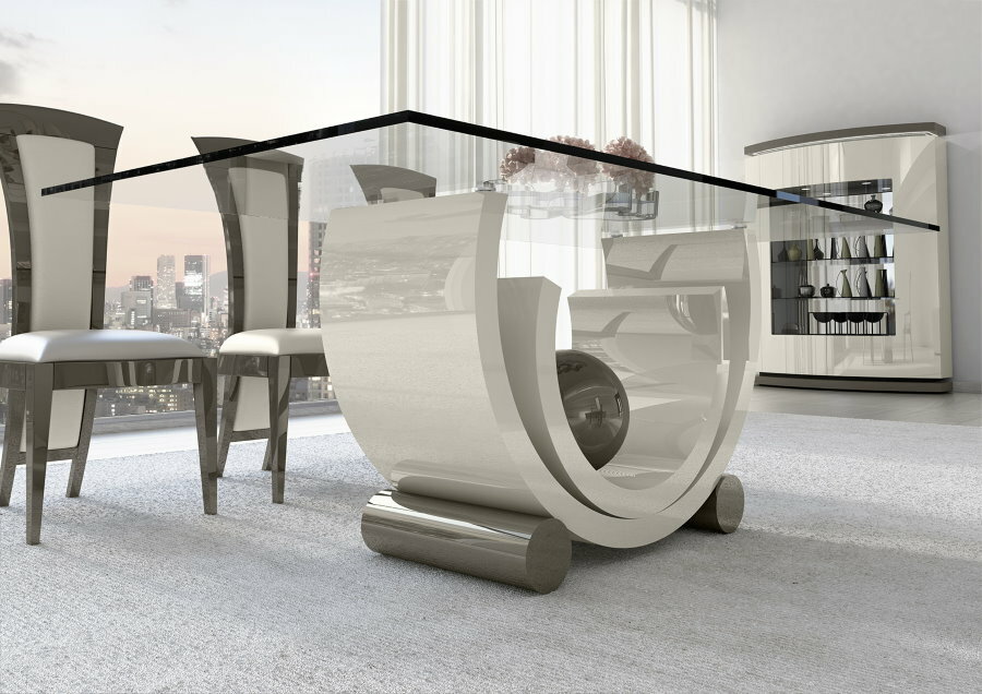 Det originale bord i stuen i avantgarde-stil