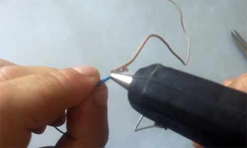 Bare isolasjon av høy kvalitet eller Hvordan isolere en ledning pålitelig uten elektrisk tape ved hjelp av en plastplugg