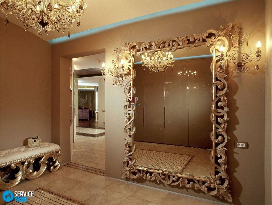 Diseño de pasillo con espejo