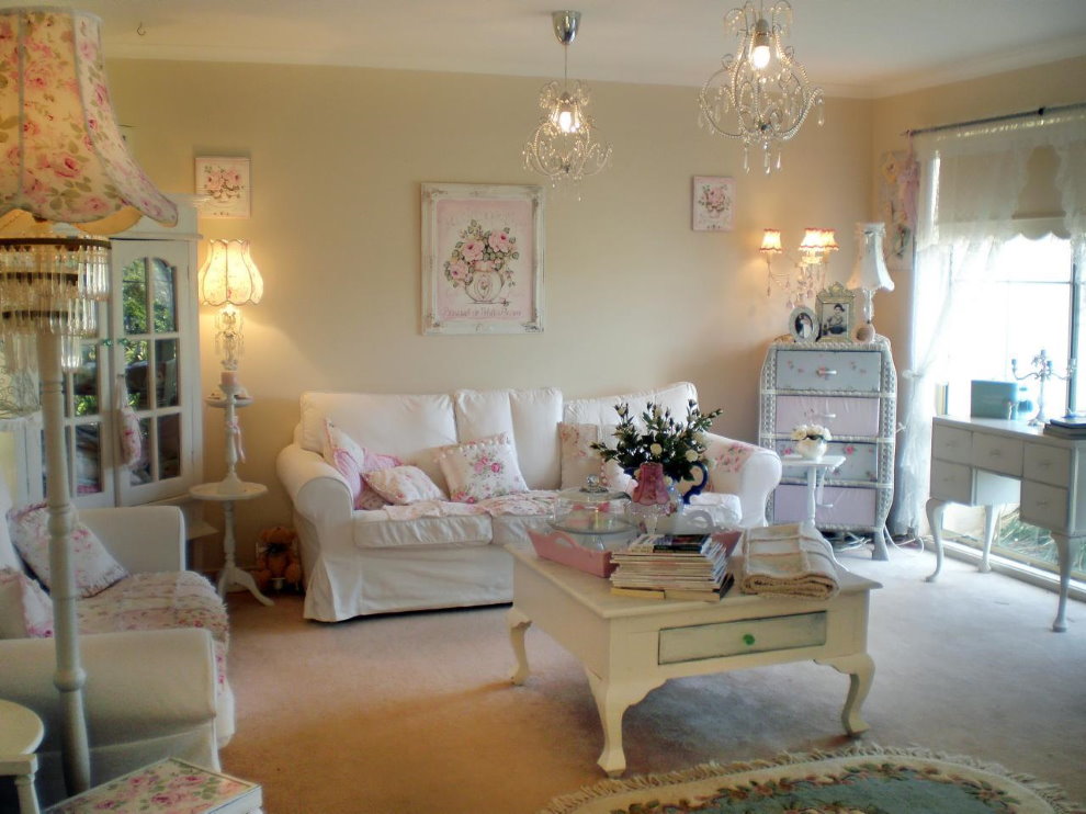 Ošumelá elegantná pastelová obývačka