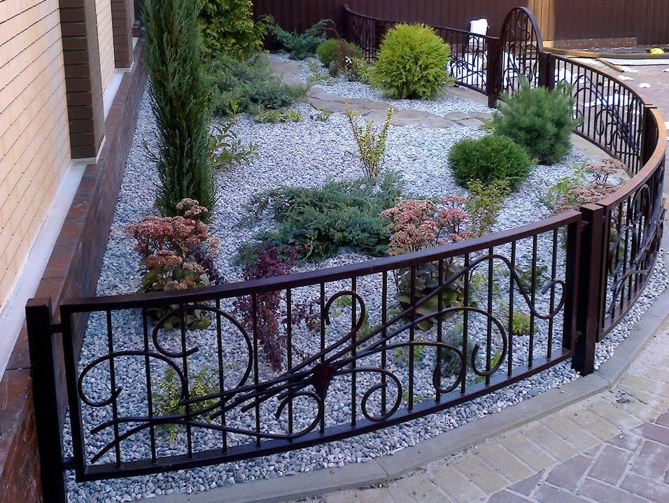 dekoratív fém kerítés