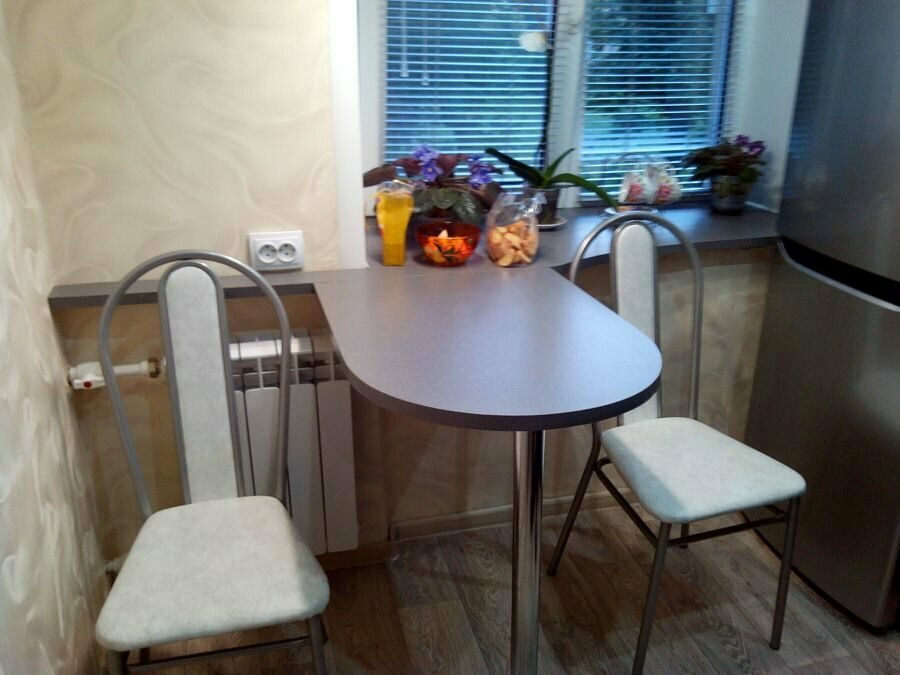 Folding table in a very small kitchen