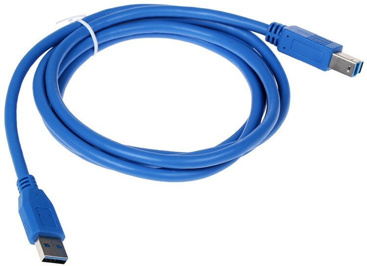 Kabel USB łączy drukarkę z laptopem