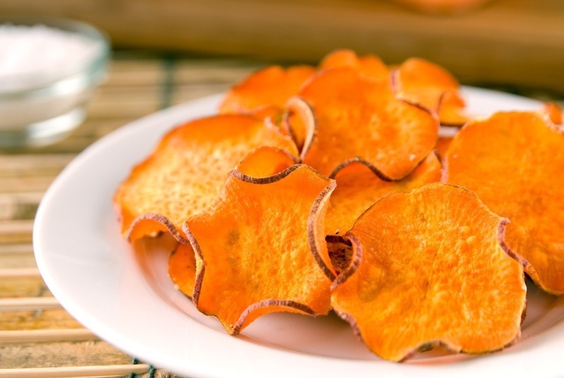 Ikke bare poteter: 7 matvarer du kan lage knasende og sunne chips