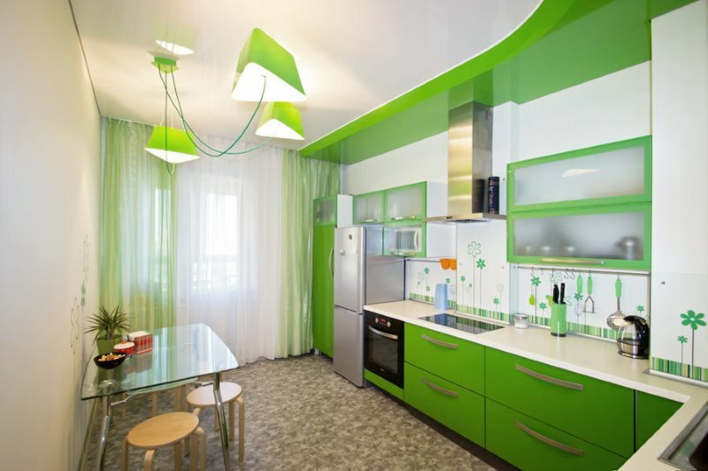 Zelena barva v notranjosti kotne kuhinje