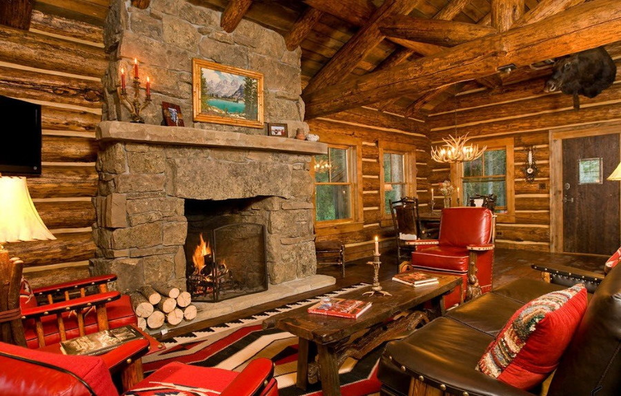 Kamenné ohniště v obývacím pokoji ve stylu horské chaty