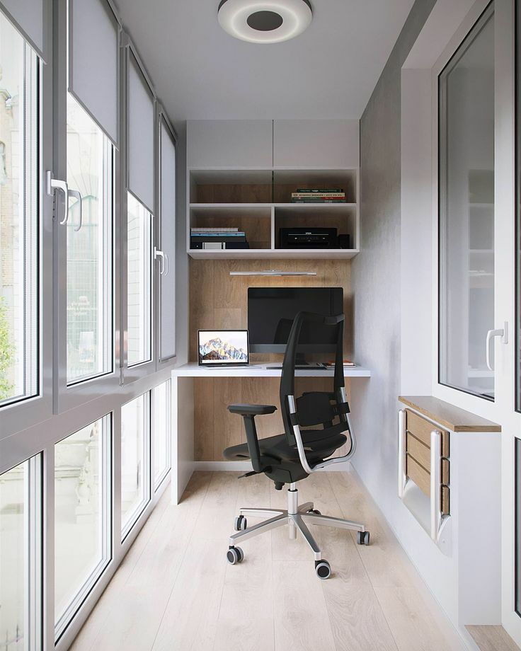 Arrangement of a home office on a small balcony