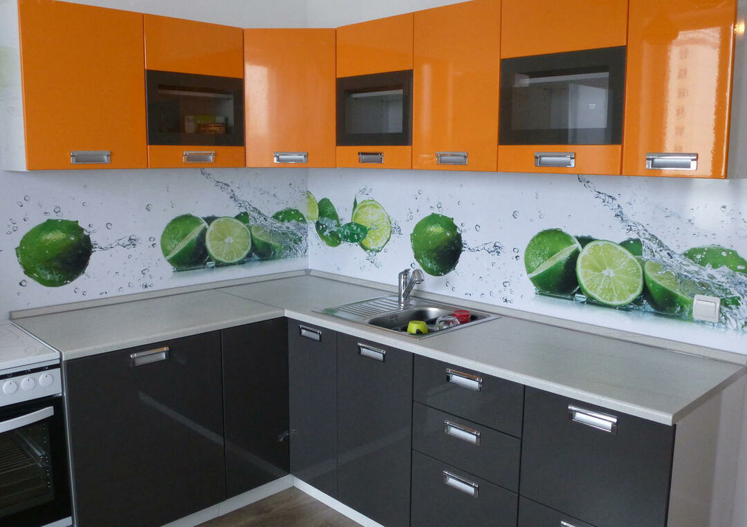 Orangefarbene Küche