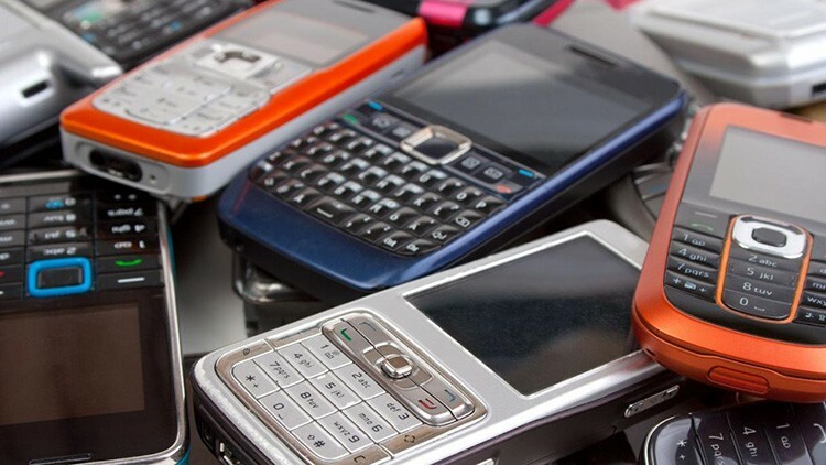 Los teléfonos con botones siguen siendo relevantes, ya que ofrecen un precio bajo y una batería de larga duración.