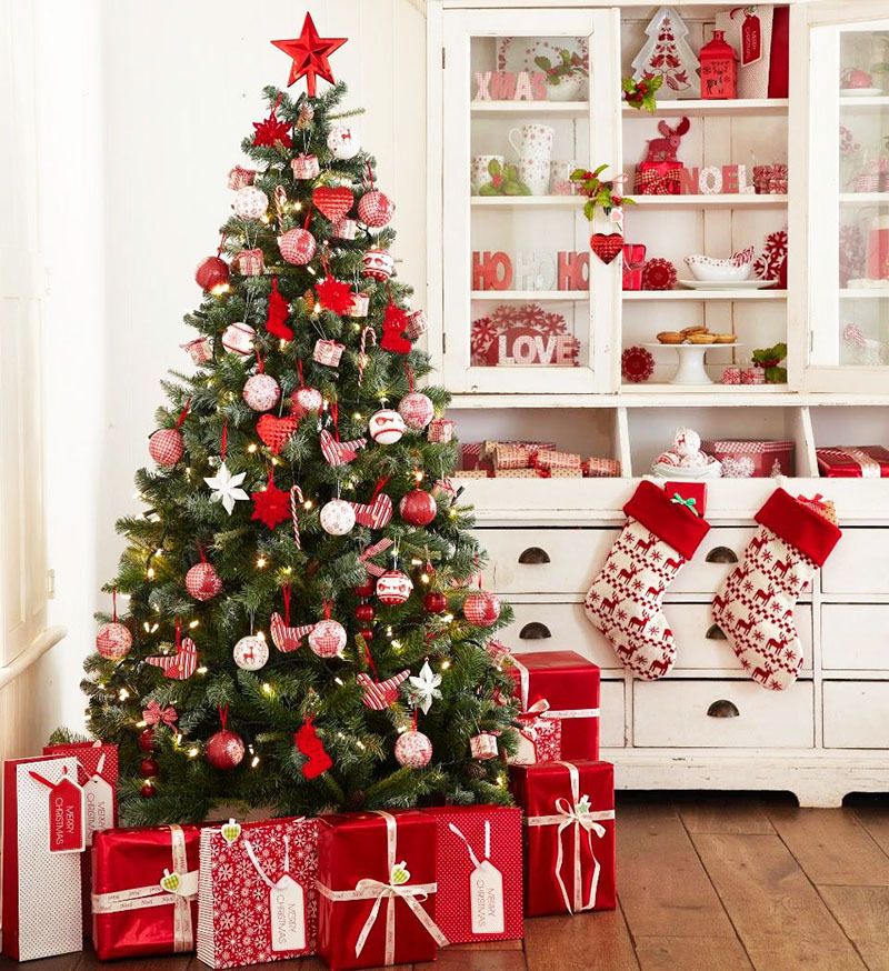 For those who have not yet had time - how beautiful and stylish to decorate the Christmas tree for the New Year