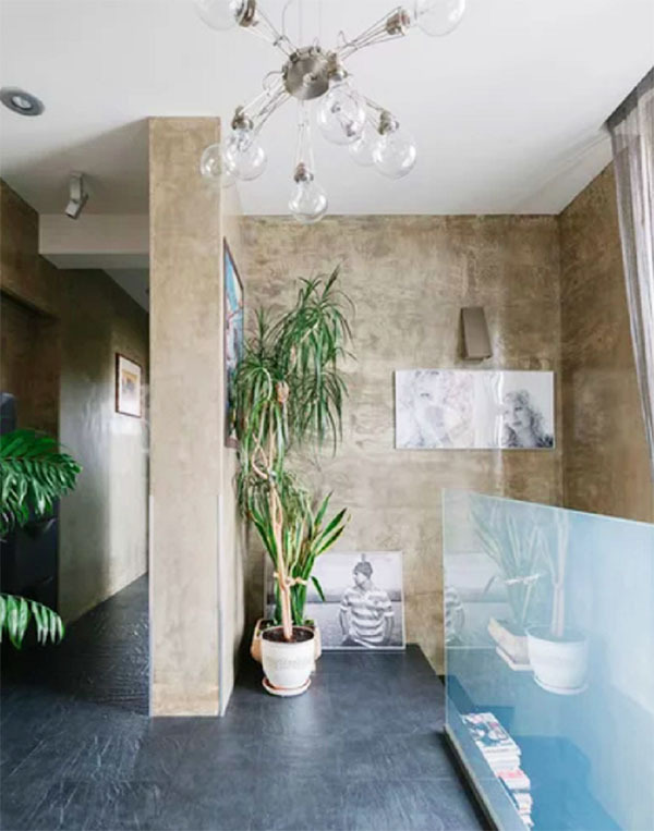 Mitya Fomin mostró una extraña remodelación de su lujoso apartamento de dos pisos