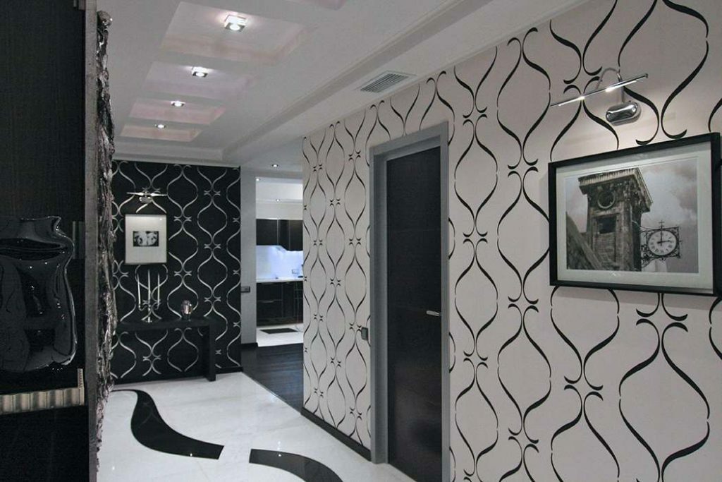 Black and white wallpaper in a modern hallway