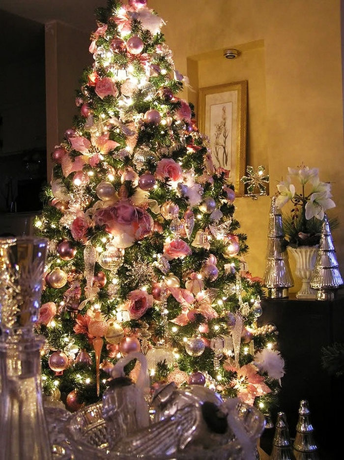 For de som ennå ikke har hatt tid - hvor vakkert og stilig å dekorere juletreet til nyttår