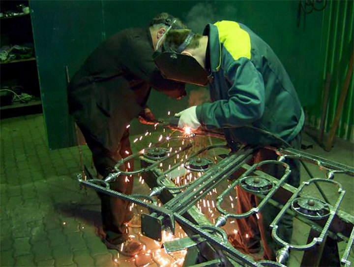 Welding of forged preforms intake of iron