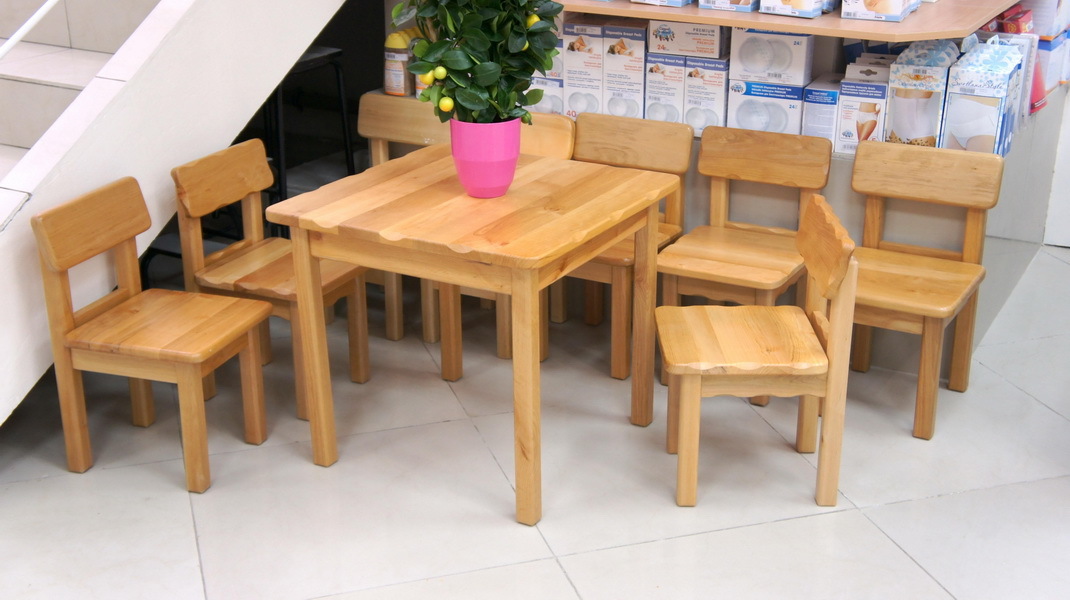 drewniane krzesełko dla dzieci