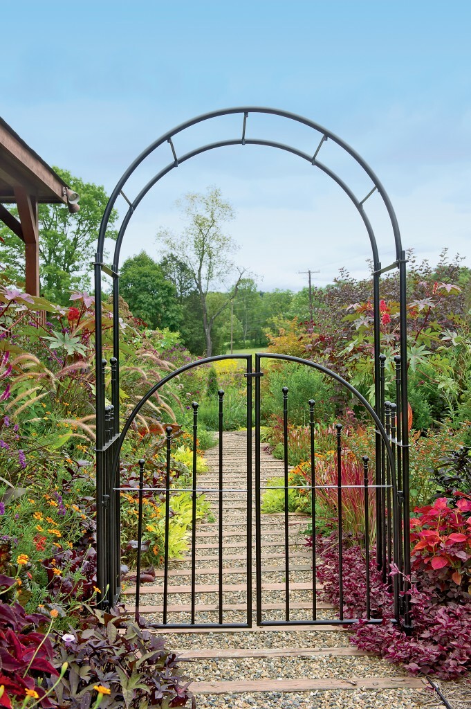 Metal arch with a simple wicket