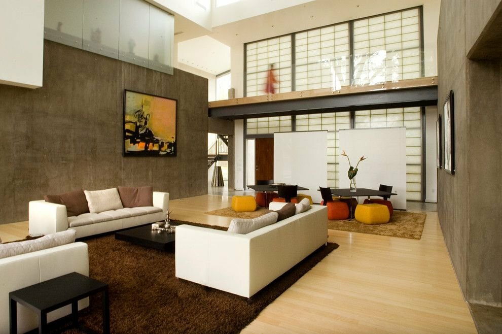 Interno del soggiorno nello stile del minimalismo giapponese
