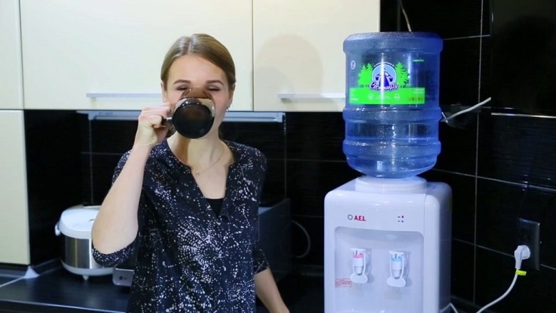 Ūdens dzesētājs: aukstā dzeramā ūdens un karstā sadzīves lietošanai 5 litri mājas apkurei, lai pudelēs, stacionārs, iekštelpu