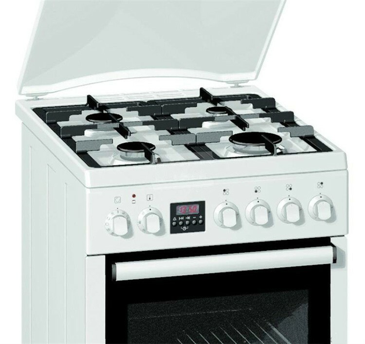 The presence of an LCD display allows you to set the temperature in the frying chamber exactly at the set values