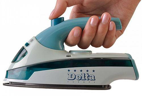How to choose an iron for a house that gives a good steam effect?