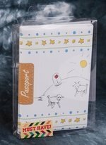 Pasaport kapağı Küçük Prens Tilki, Prens ve Gül beyaz bir arka planda yıldızlarla (PVC kutu)