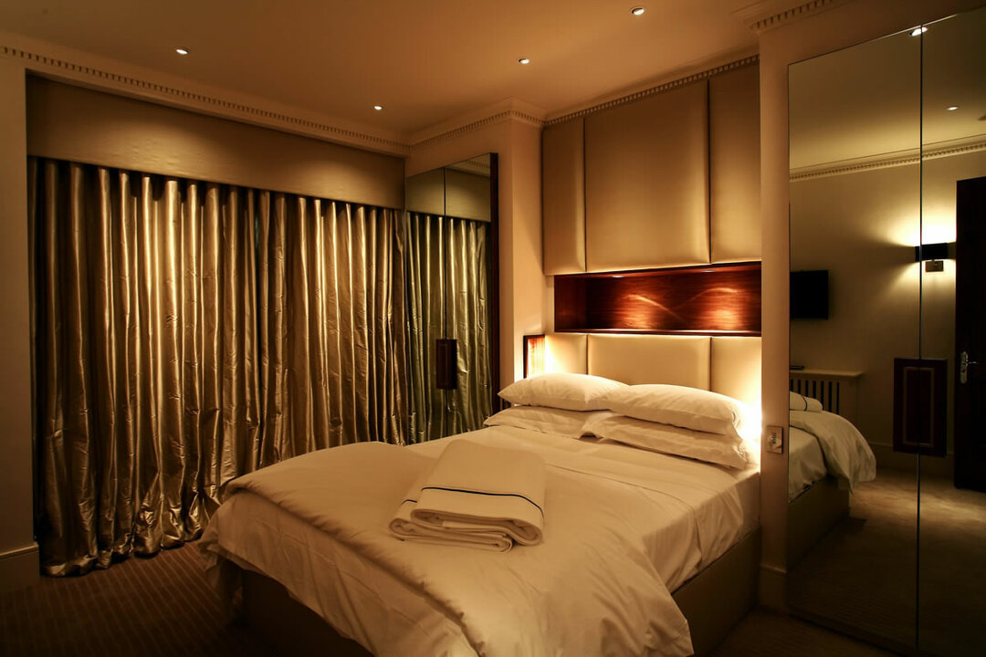 Camera da letto accogliente: idee per l'arredamento e consigli di designer, foto d'interni