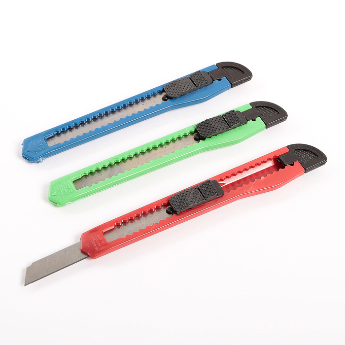 Stationery knife blade-9mm plastic with fixator MIX in blister CALLIGRATA