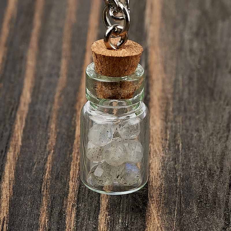 Wisiorek labrador (bij. stop, szkło) butelka o szlifie 2,5 cm