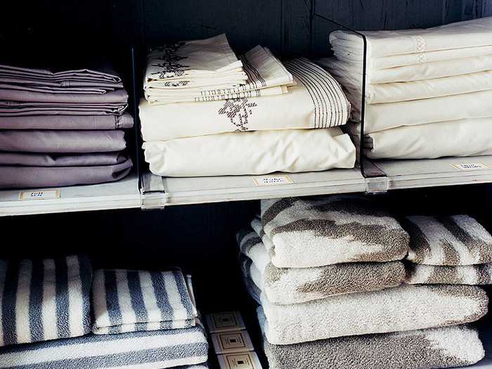 How to store blankets and pillows