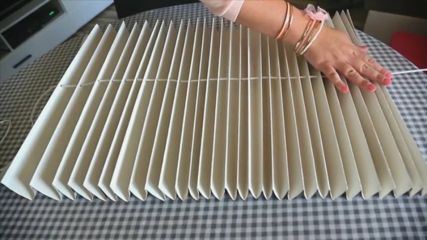 DIY papírová opona z tapety