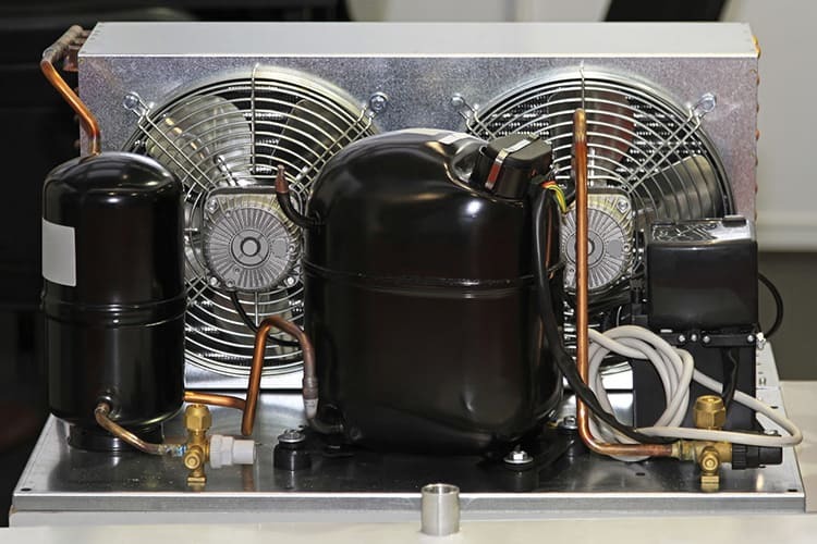 O superaquecimento do cabo elétrico causa um problema no funcionamento do ventilador e do compressor.