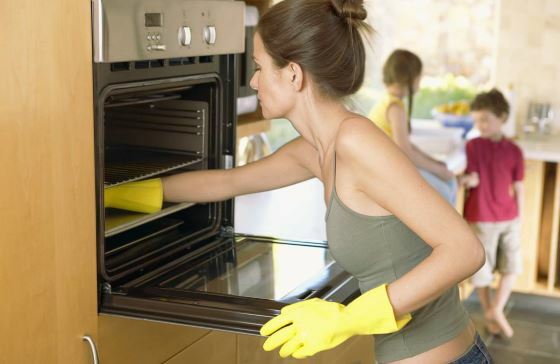 Come sgrassare un fornello a gas: una breve guida per una hostess diligente