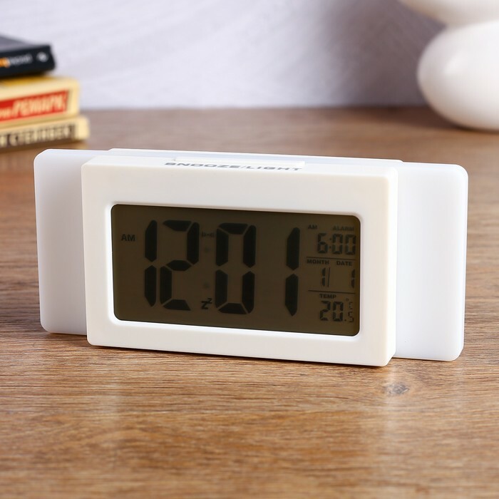 Elektronisk vækkeur, med baggrundsbelysning, temperatur, dato, 3ААА batteri, 17х4х7 cm, hvid