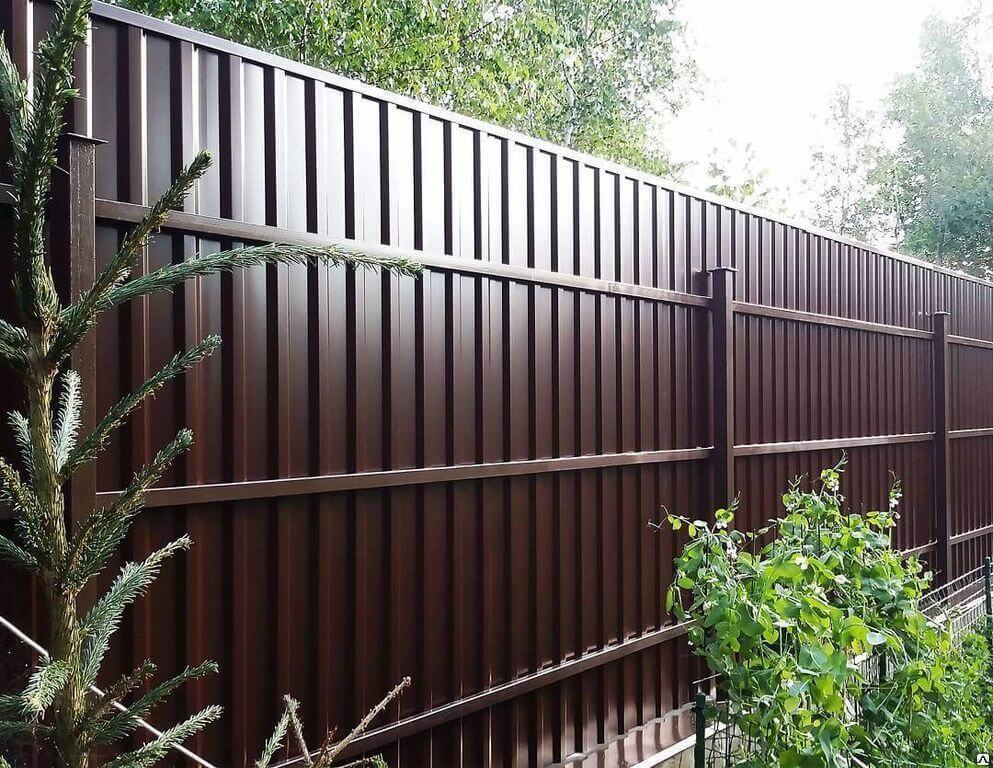 fence of corrugated types