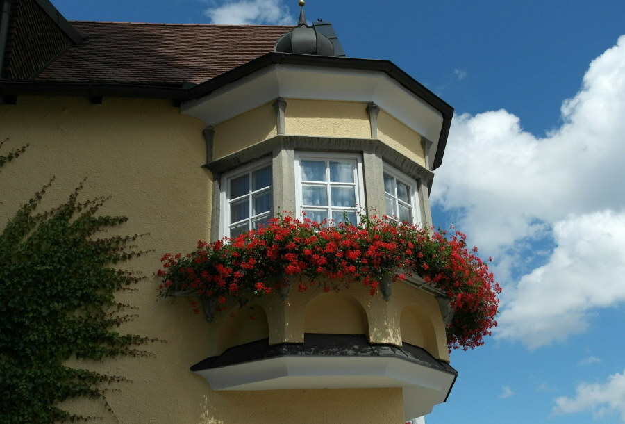 Decor van het balkon van een huis met twee verdiepingen