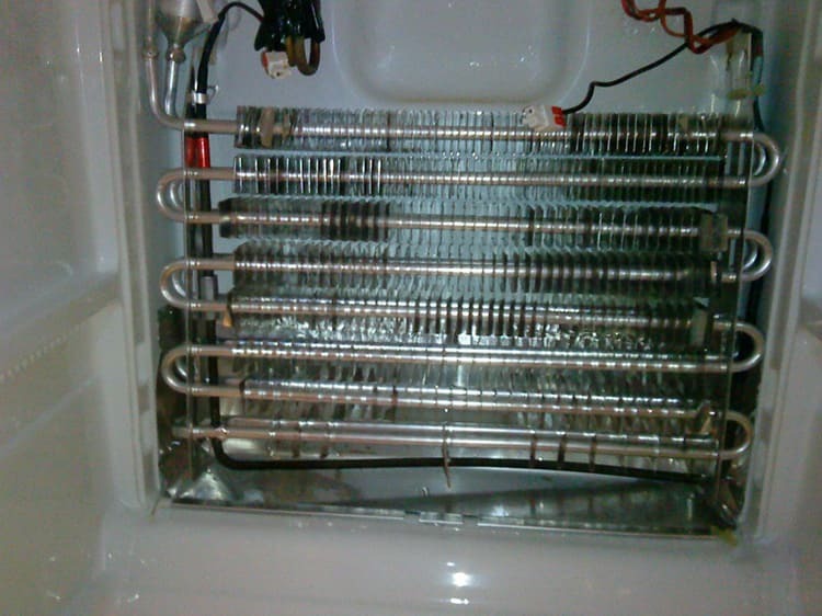 Dans le chauffage du réfrigérateur, le câblage peut être endommagé, vous devez pouvoir le diagnostiquer.