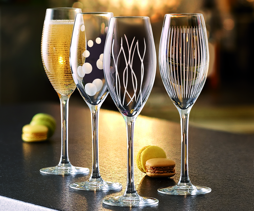 Šampanieša glāzes: kam vajadzētu būt, kā pareizi turēt glāzes, skaisti tulpju glāžu komplekti