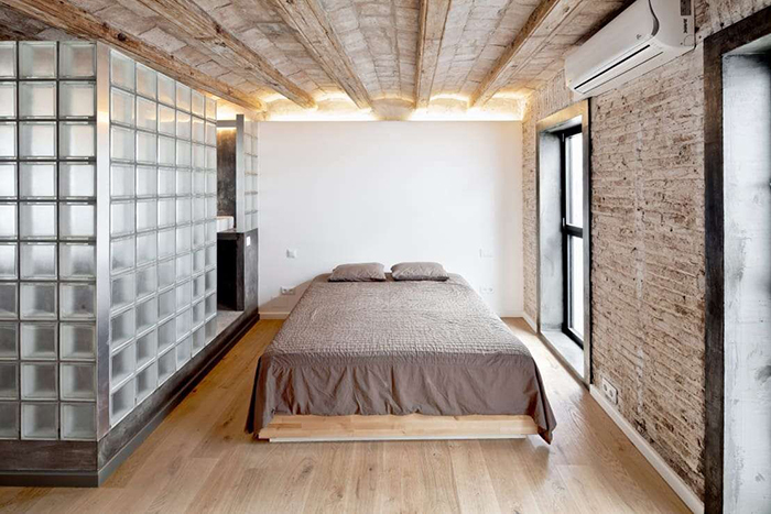 Sklenená stena v spálni