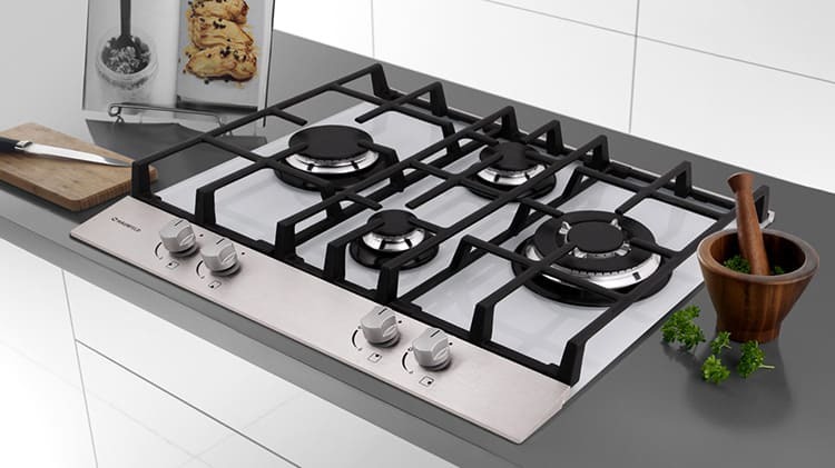 The hobs can be easily integrated into the worktop. However, when using bottled gas, placement problems may arise.