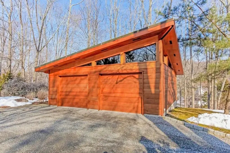 Do-it-yourself shed roof for a garage