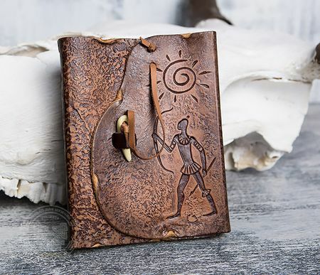Notesbog " Archer" med et cover lavet af ægte læder med en lås - fang (A6)