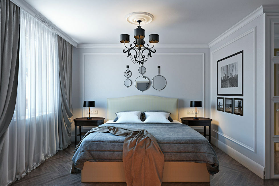 Neoklasik bir yatak odasının tavanındaki avize