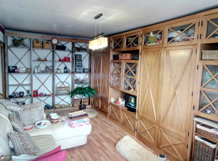 Fotografie dřevěných stěn v interiéru obývacího pokoje