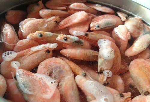 How to cook frozen shrimps - 3 simple ways