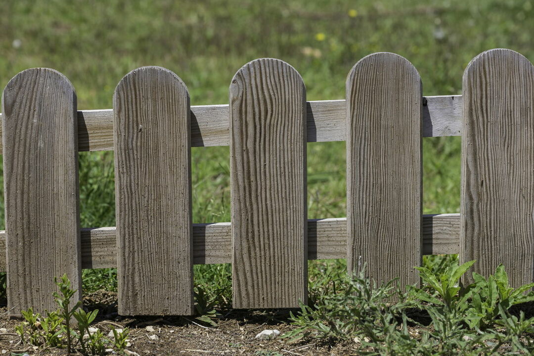 clôture décorative en bois