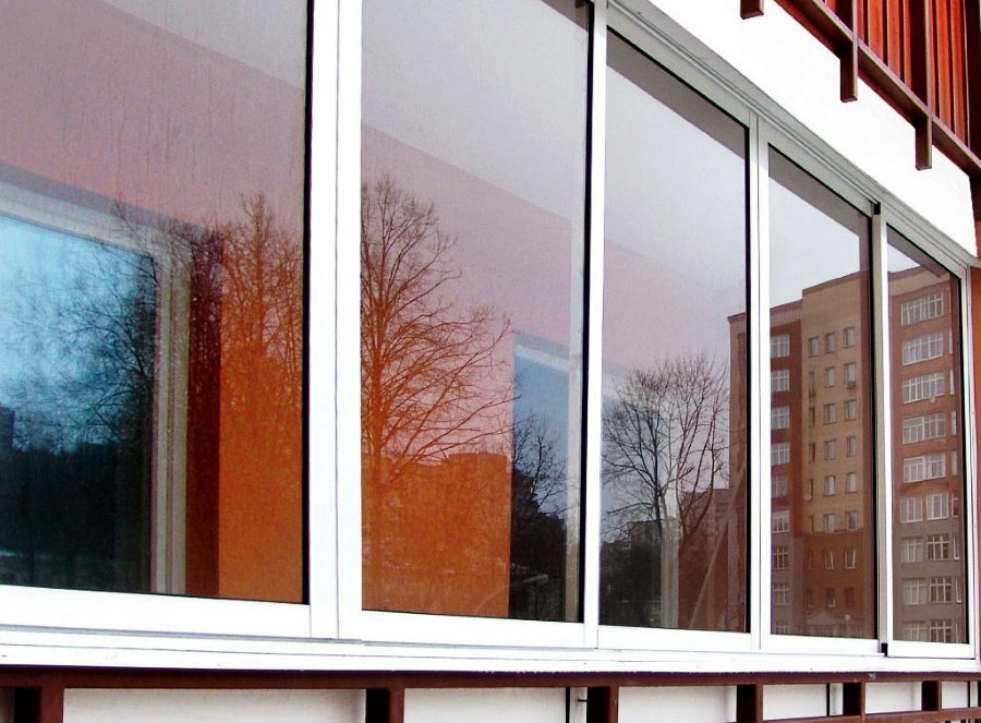 Auksts stiklojuma balkons ar alumīnija sistēmu